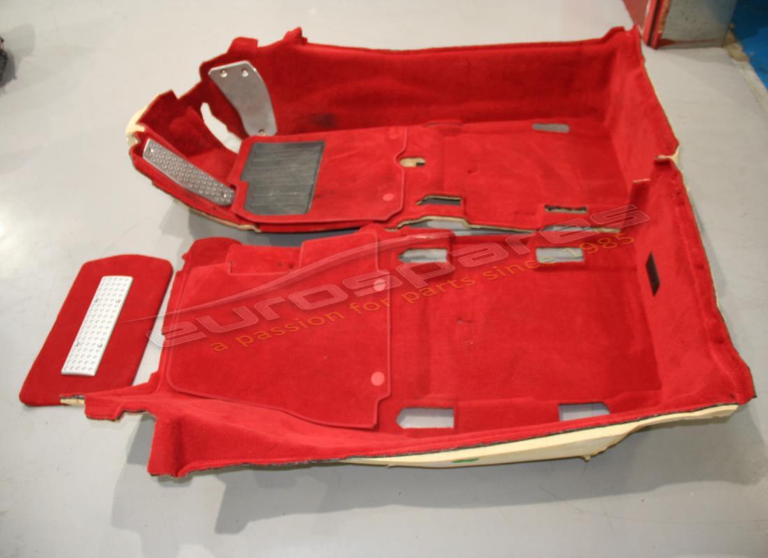 GEBRAUCHT Ferrari KOMPLETTES ROTES HAUPTTEPPICH-SET. TEILENUMMER 851496830 (1)