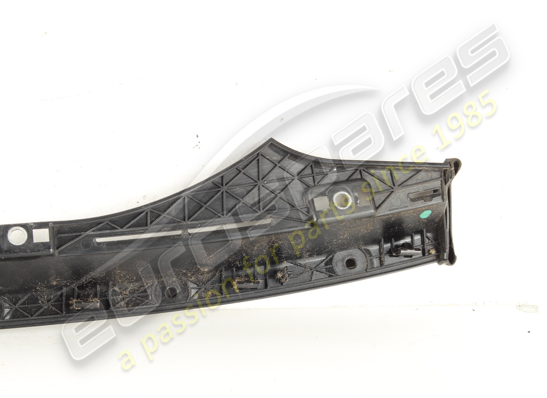 GEBRAUCHTE OBERE HINTERE STOßSTANGENZIERLEISTE FERRARI. TEILENUMMER 84905900 (8) gebrauchte obere hintere stoßstangenzierleiste ferrari. teilenummer 84905900 (8)