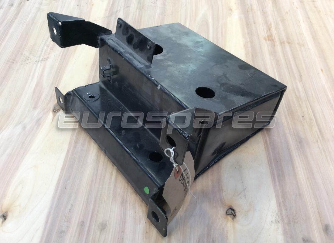 GEBRAUCHT Ferrari SCHEIBENWISCHERBEHÄLTER . TEILENUMMER 66581800 (1)