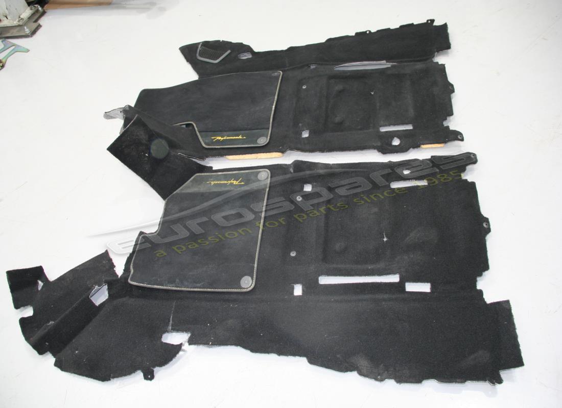 GEBRAUCHTER Lamborghini BODENBELAG . TEILENUMMER 4T2863109BQG8 (1)