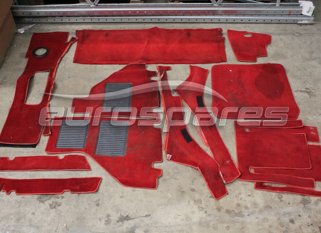 gebrauchter ferrari teppichsatz vorne links und rechts. teilenummer 95999641a (1)