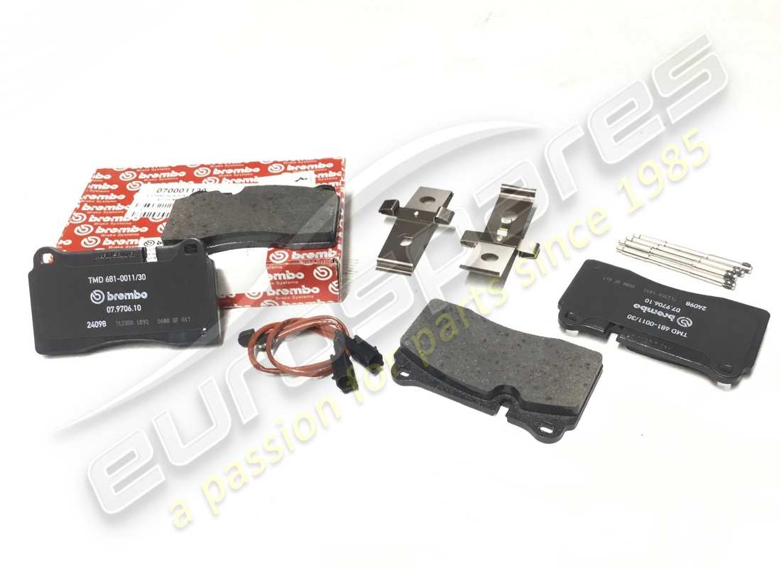 neues ferrari kit mit hinteren pads aus carbon-keramik. teilenummer 70001120 (1)