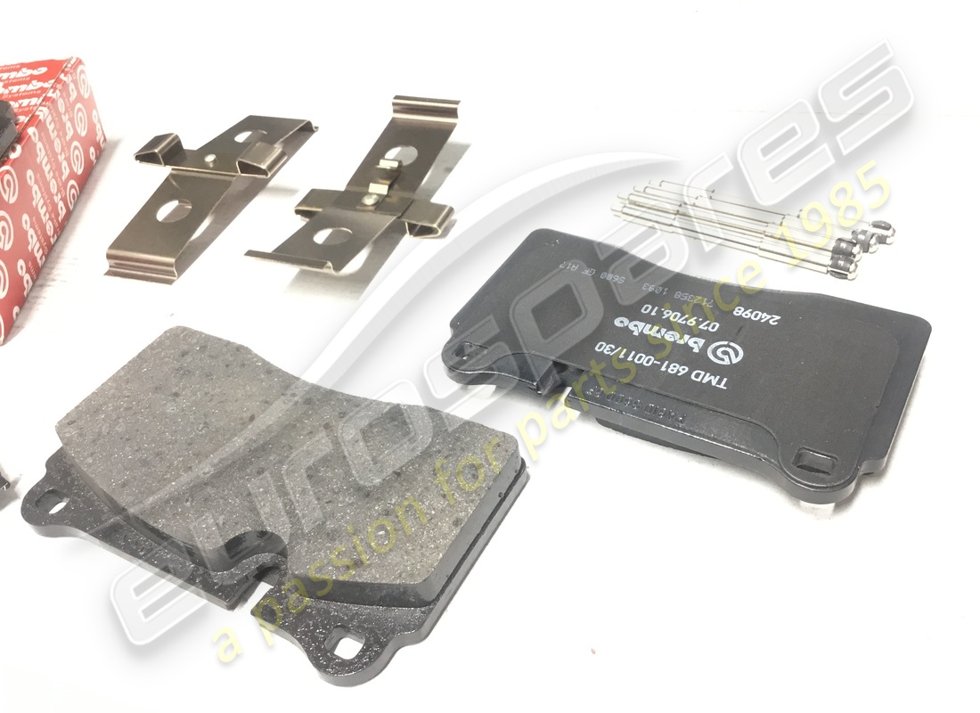 neues ferrari kit mit hinteren pads aus carbon-keramik. teilenummer 70001120 (2)