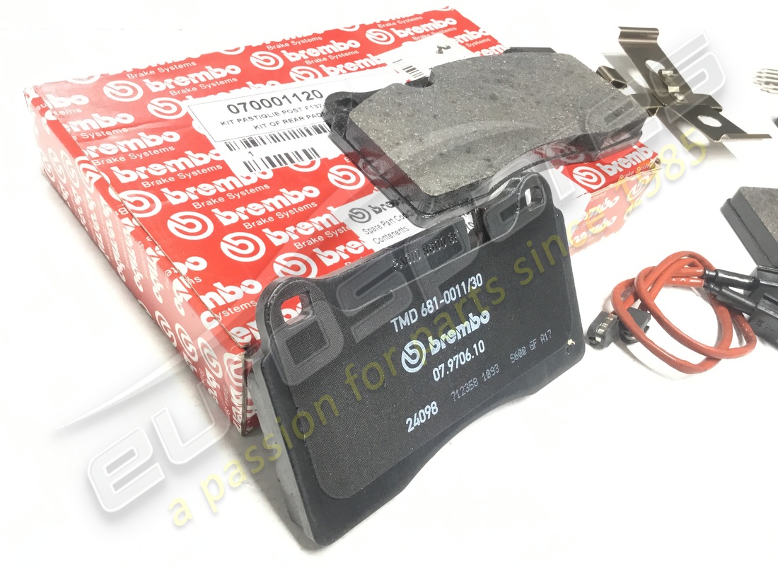 neues ferrari kit mit hinteren pads aus carbon-keramik. teilenummer 70001120 (3)