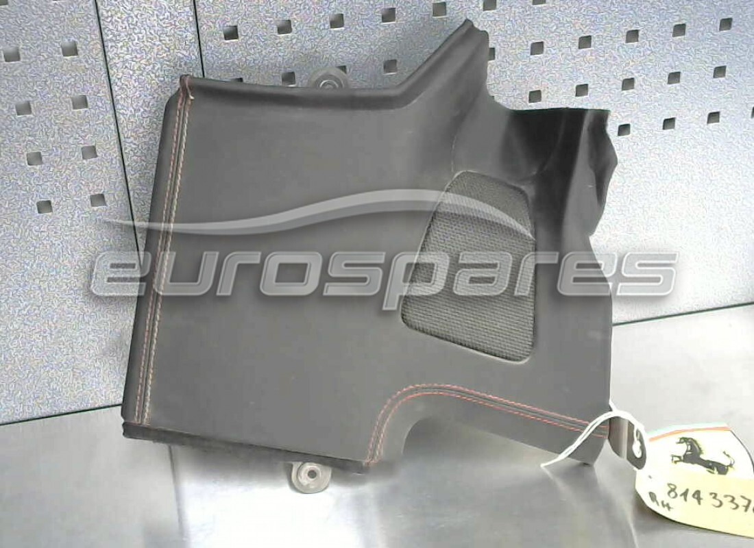 GEBRAUCHTE Ferrari RECHTE HECKSCHEIBENVERKLEIDUNG. TEILENUMMER 81433700 (1)