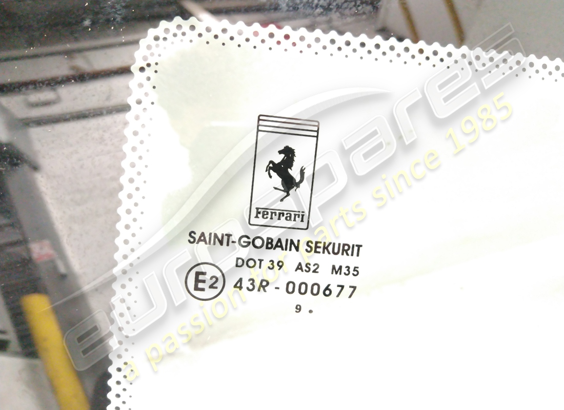neues ferrari seitliches hinteres fenster links. teilenummer 82321200 (2)