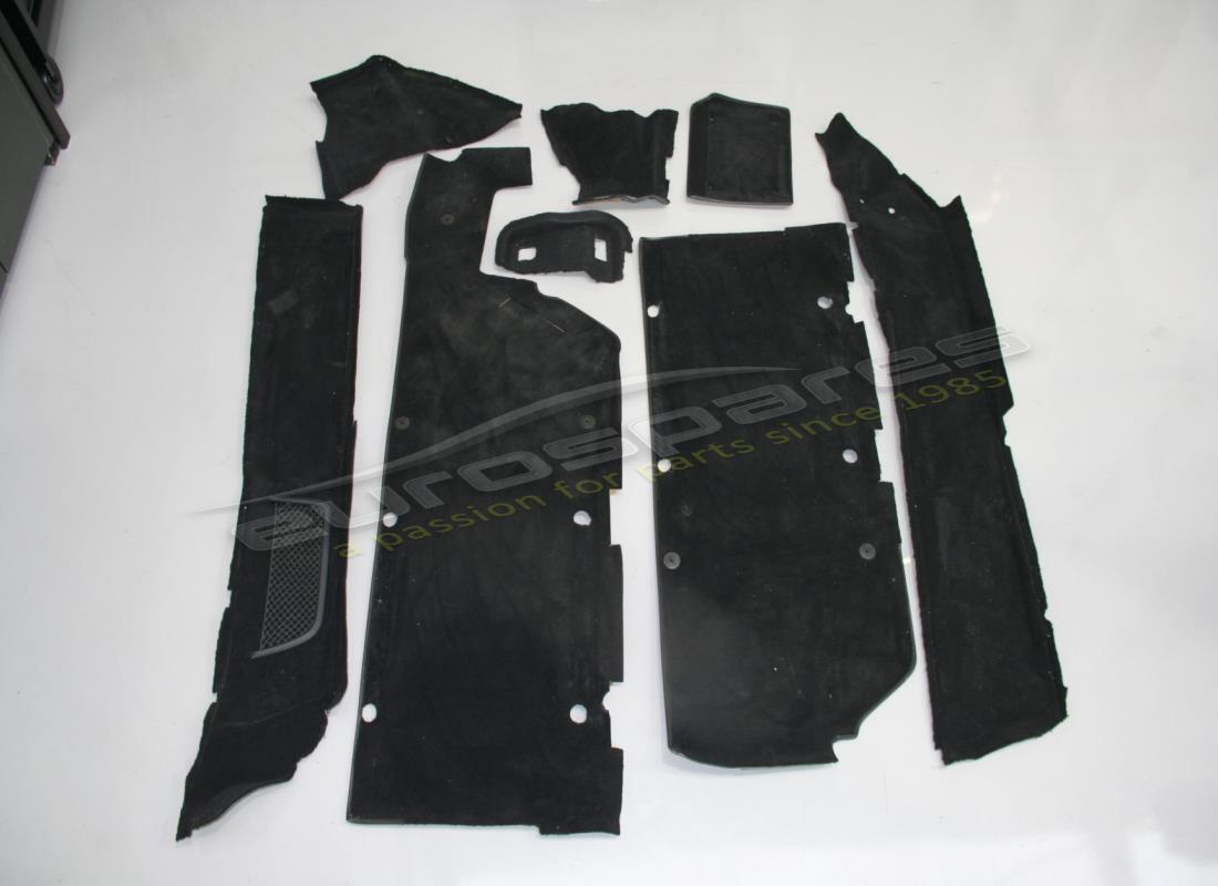 verwendet lamborghini bodenabdeckung. teilenummer 402863368ag (1)