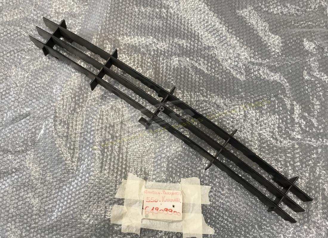 neuer ferrari vorderkühlergrill. teilenummer 64909900 (1)