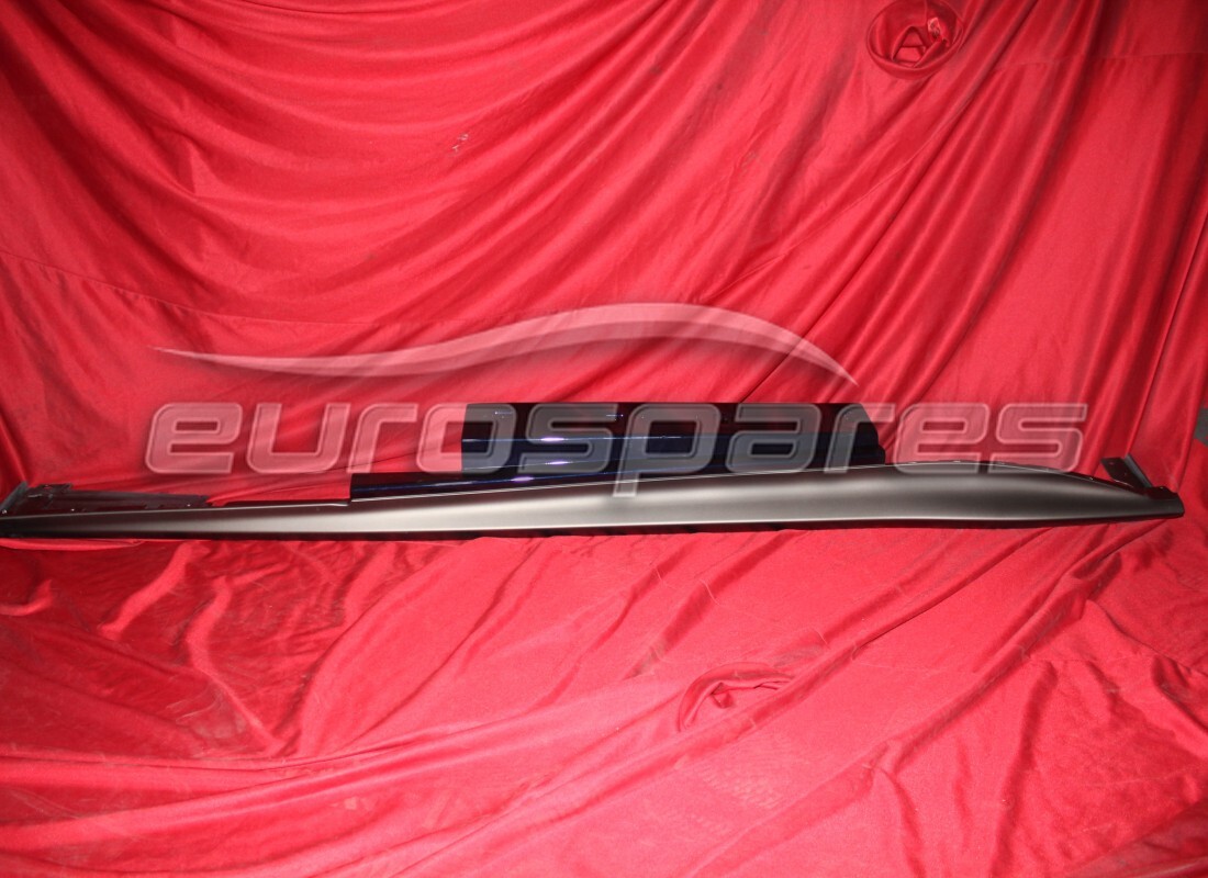 NEU (SONSTIGE) Ferrari LINKE ÄUSSERE SCHWELLERABDECKUNG. TEILENUMMER 84306310 (1)