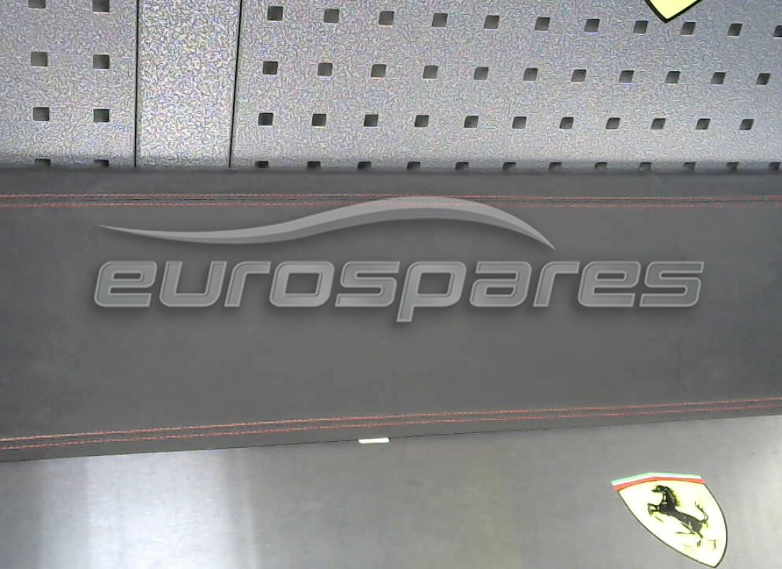 GEBRAUCHT Ferrari HINTERES BILDSCHIRM-OBERES QUERMEMB. TEILENUMMER 81420100 (1)