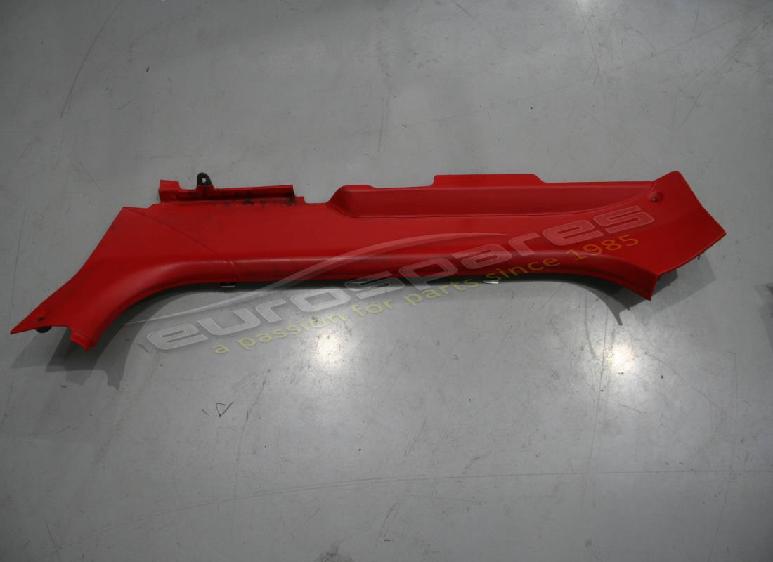 GEBRAUCHTE Ferrari SEITENSCHWELLERVERKLEIDUNG LINKS. TEILENUMMER 858030.. (1)