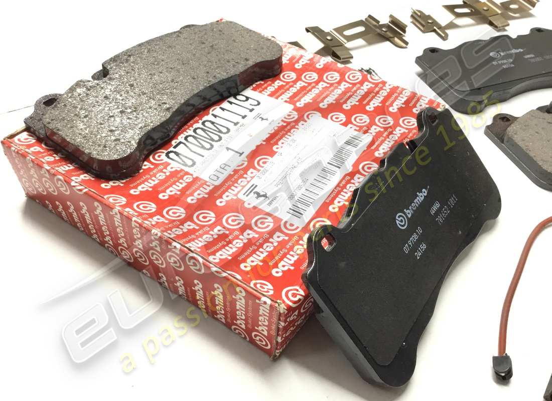 neu ferrari satz vordere bremslöschen aus carbon-keramik. teilenummer 70001119 (2)