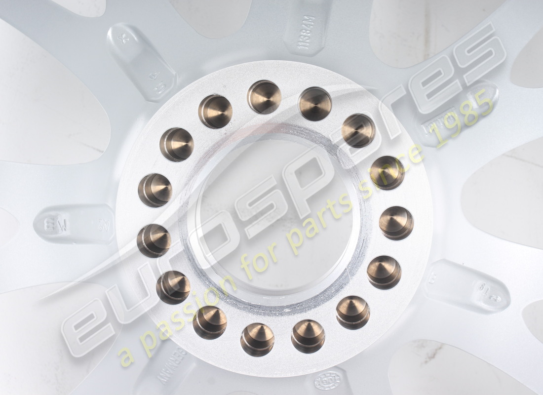 NEUE FERRARI HINTERRADFELGE. TEILENUMMER 220734 (5) neue ferrari hinterradfelge. teilenummer 220734 (5)