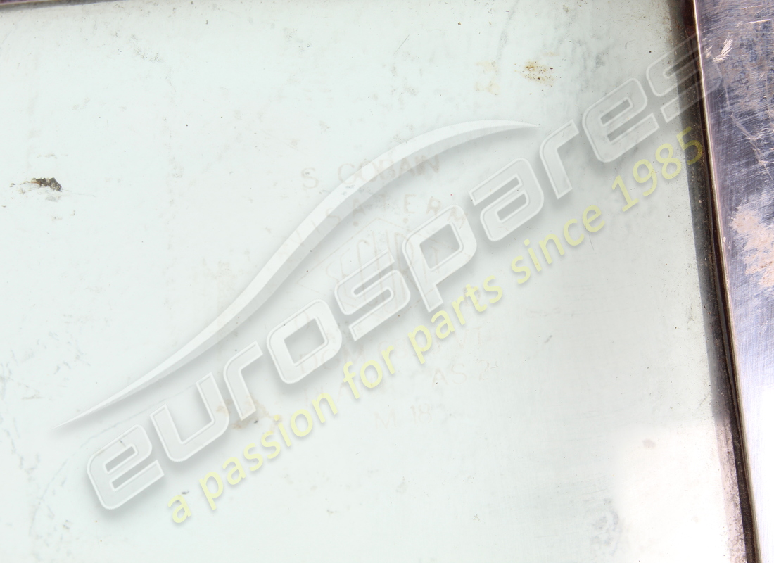 GEBRAUCHT MASERATI HINTERE SEITENSCHEIBE RECHTS. TEILENUMMER CW32098 (2) gebraucht maserati hintere seitenscheibe rechts. teilenummer cw32098 (2)