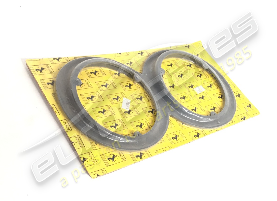 neue ferrari halteringe für linke heckleuchten. teilenummer 62398700 (1)