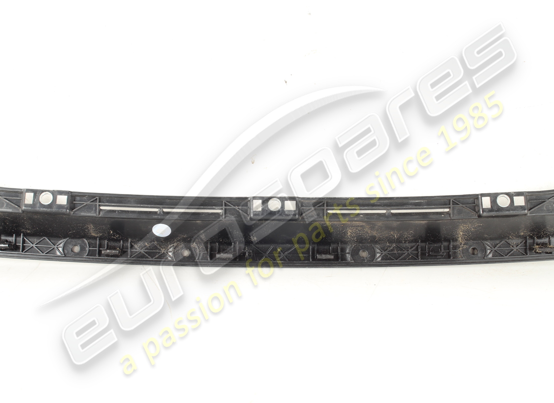 GEBRAUCHTE OBERE HINTERE STOßSTANGENZIERLEISTE FERRARI. TEILENUMMER 84905900 (7) gebrauchte obere hintere stoßstangenzierleiste ferrari. teilenummer 84905900 (7)