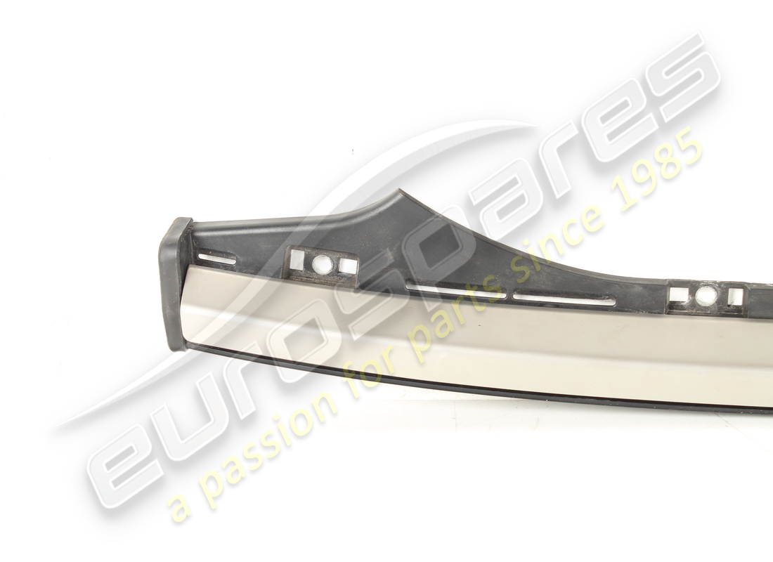 GEBRAUCHTE OBERE HINTERE STOßSTANGENZIERLEISTE FERRARI. TEILENUMMER 84905900 (2) gebrauchte obere hintere stoßstangenzierleiste ferrari. teilenummer 84905900 (2)