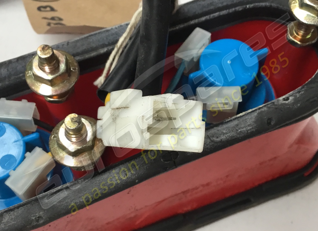used maserati rh tail light movable 3982099. part number 383100148 (3)