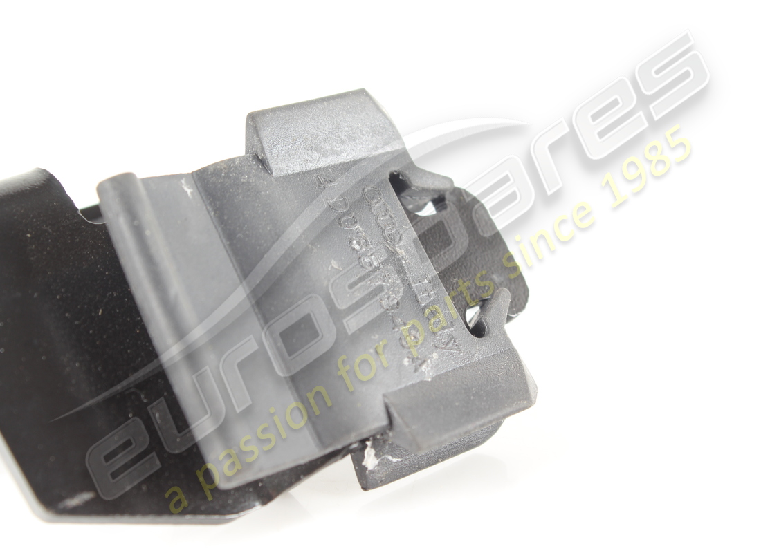 verwendete lamborghini halterung. teilenummer 470863584 (2)