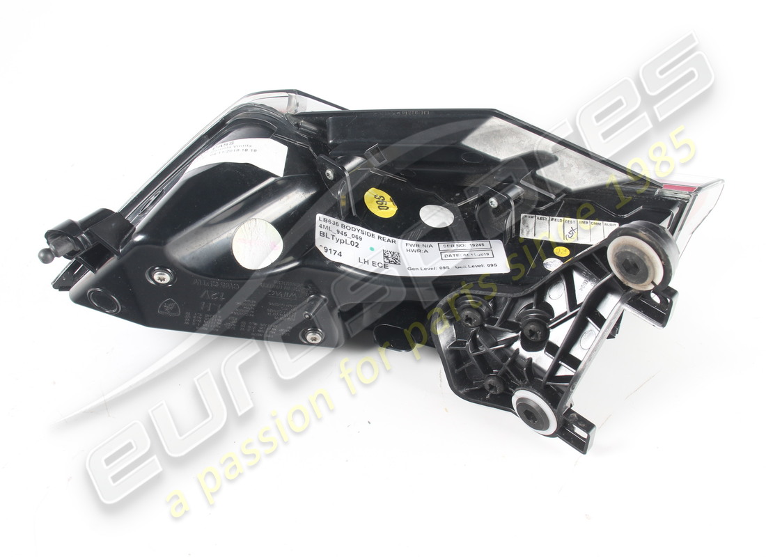 gebrauchte lamborghini hintere kombination. teilenummer 4ml945069 (2)