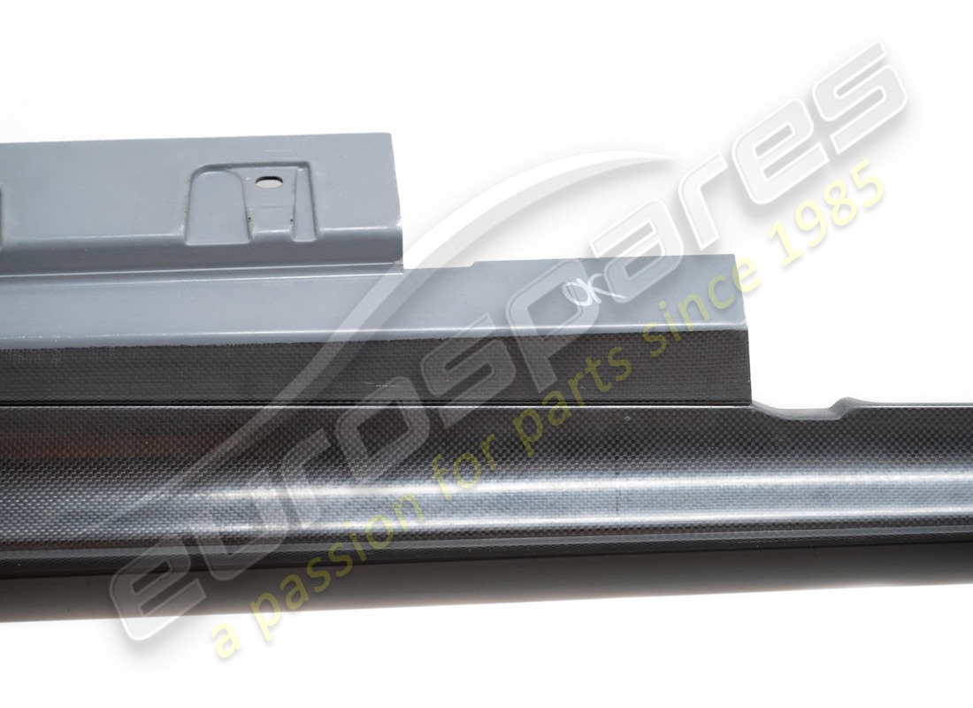 neue ferrari komplette rechte aussenschwellerabdeckung. teilenummer 985872206 (2)