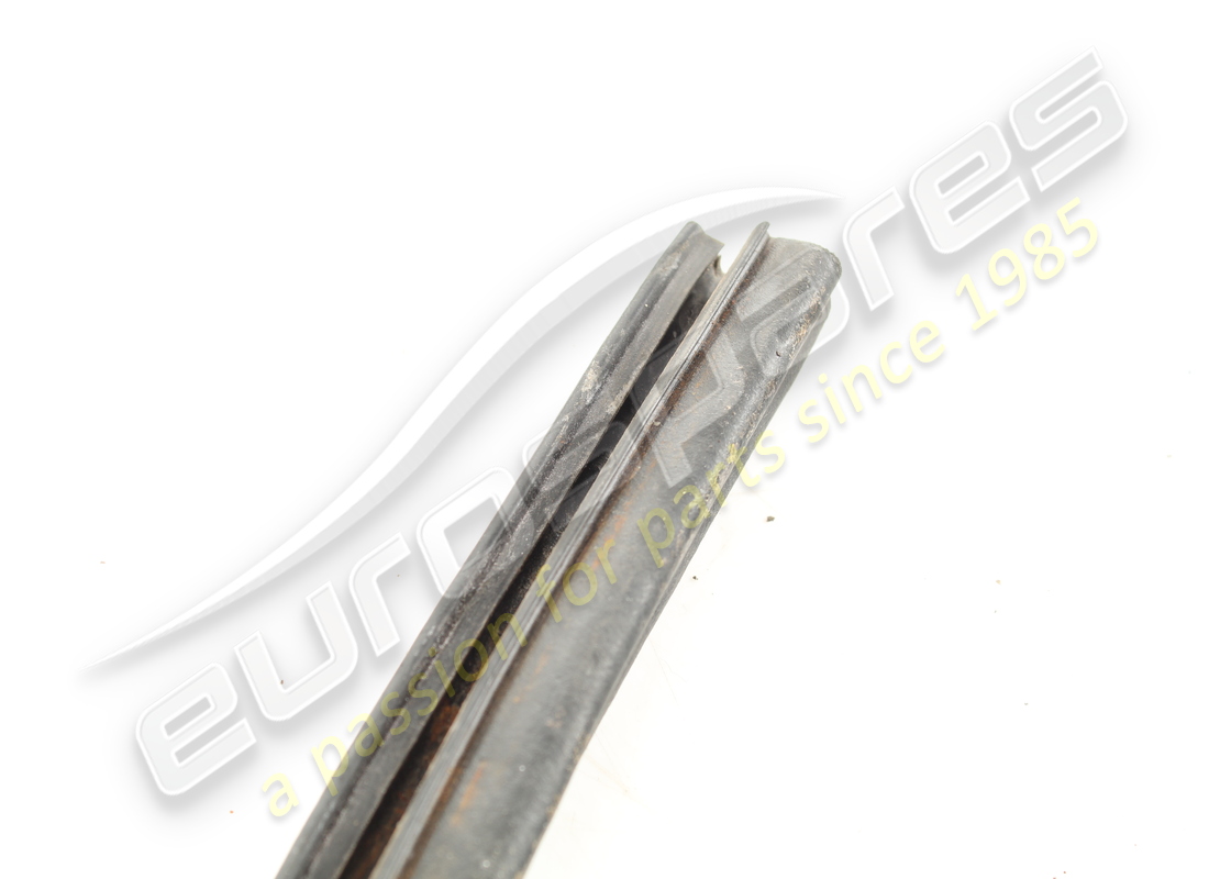 GEBRAUCHTE FERRARI TÜRDICHTUNG VORNE. TEILENUMMER 63506100 (2) gebrauchte ferrari türdichtung vorne. teilenummer 63506100 (2)