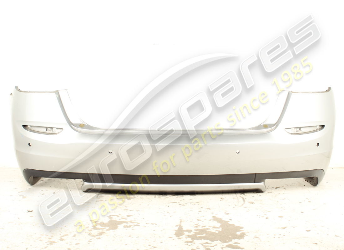 GEBRAUCHTE Maserati HECKSTOßSTANGEN UND HECKAERODIE. TEILENUMMER 673004368 (1)