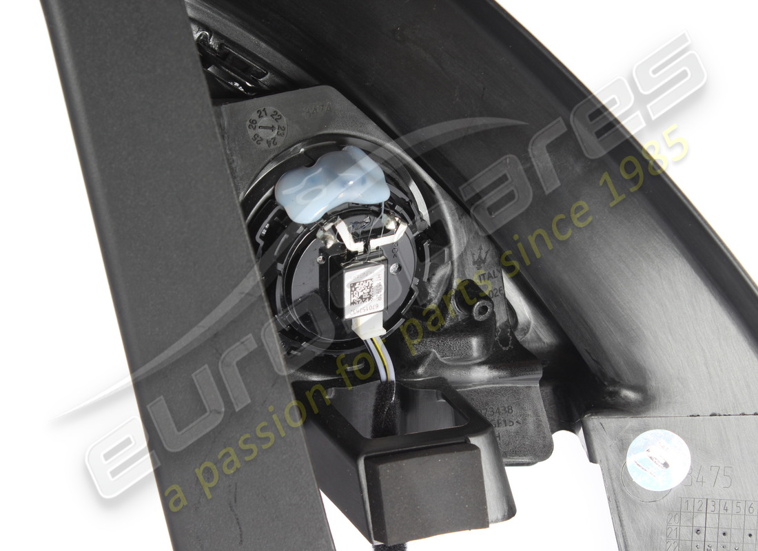 gebrauchte maserati rechte vordertürabdeckung. teilenummer 670197378 (4)
