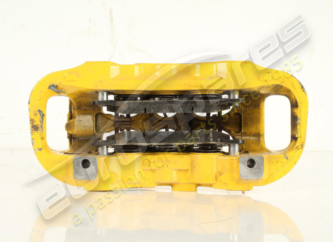 gebrauchter ferrari vorderer rechter bremssattel mit belägen. teilenummer 322141 (2)