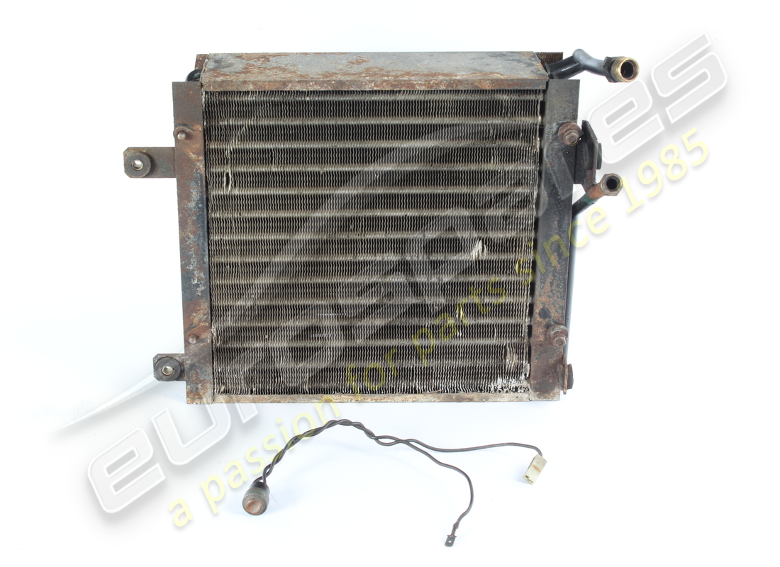 beschädigter ferrari kondensator. teilenummer 61400300 (1)