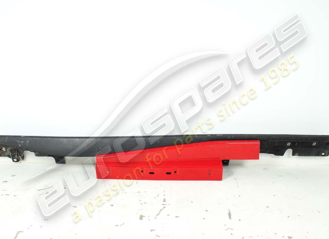 gebrauchte ferrari komplette linke schwellerverkleidung. teilenummer 88825710 (2)