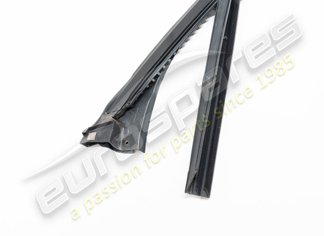 gebrauchte maserati dichtung vorne links. teilenummer 670295996 (2)