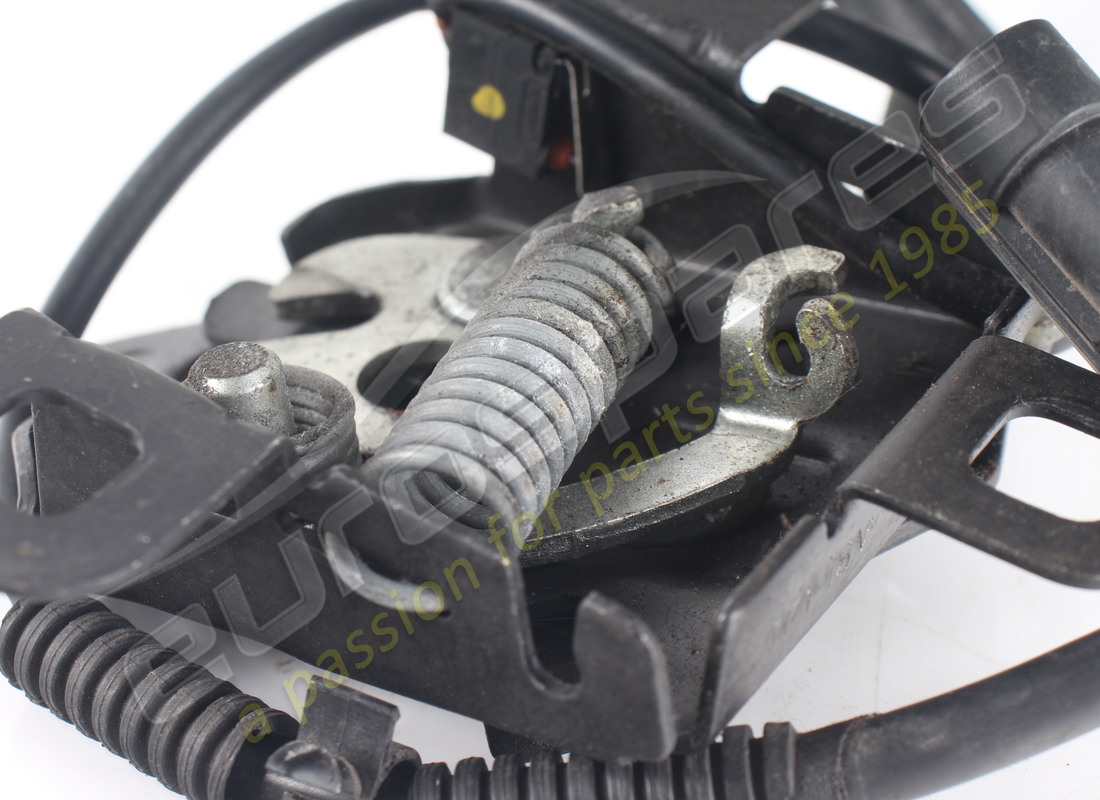 GEBRAUCHTES FERRARI DECKELSCHLOSS. TEILENUMMER 83752200 (6) gebrauchtes ferrari deckelschloss. teilenummer 83752200 (6)