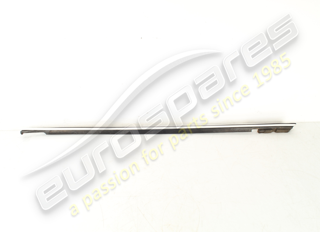 used maserati lh lower front moulding. part number 68473200 (1)