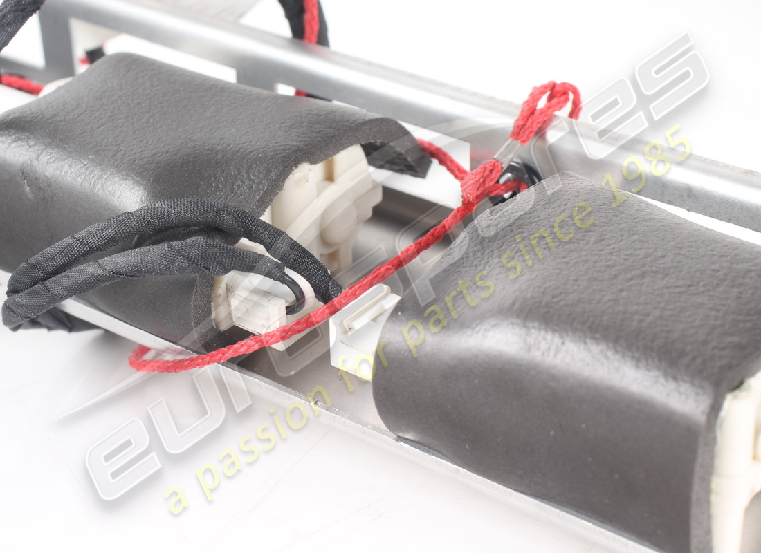 gebrauchtes ferrari handschuhfach-türschloss. teilenummer 83340200 (3)