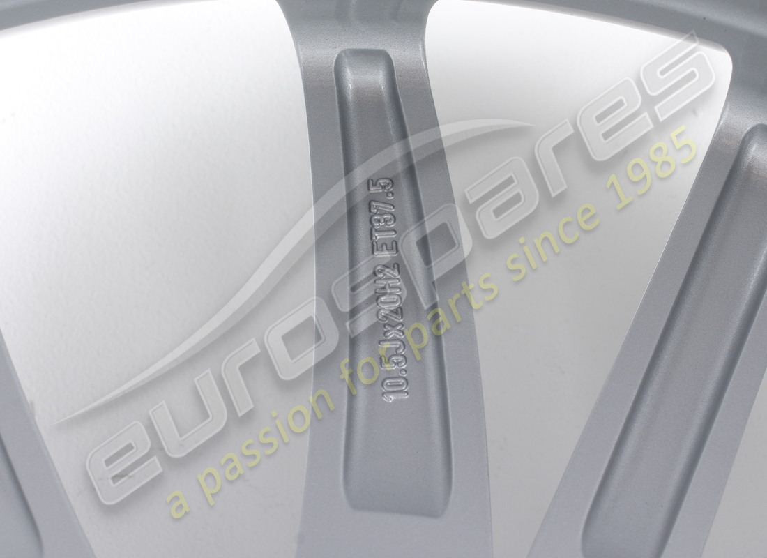 neues maserati hinterrad. teilenummer 82126806 (6)