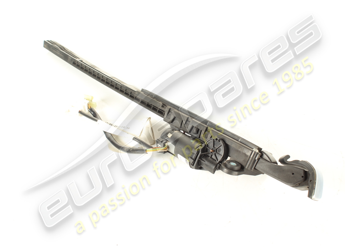 gebraucht ferrari links riemenverlängerung. teilenummer 82251900 (1)