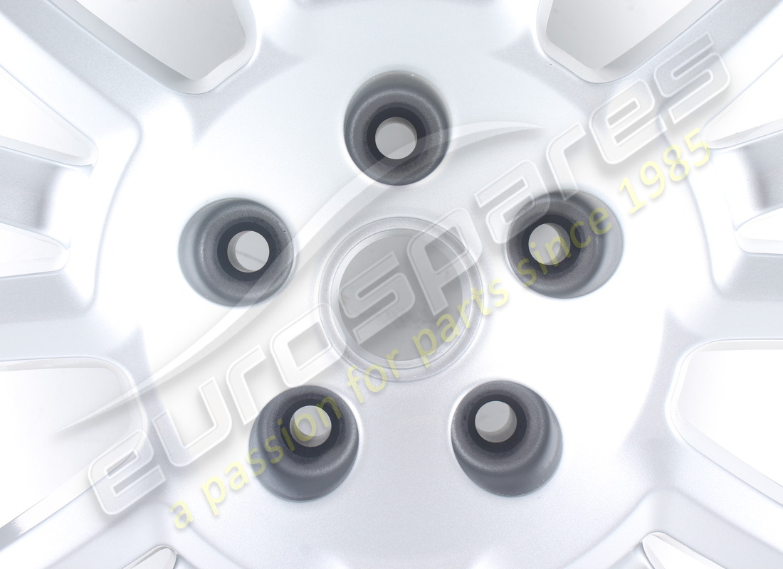 neues maserati hinterrad. teilenummer 82126806 (2)