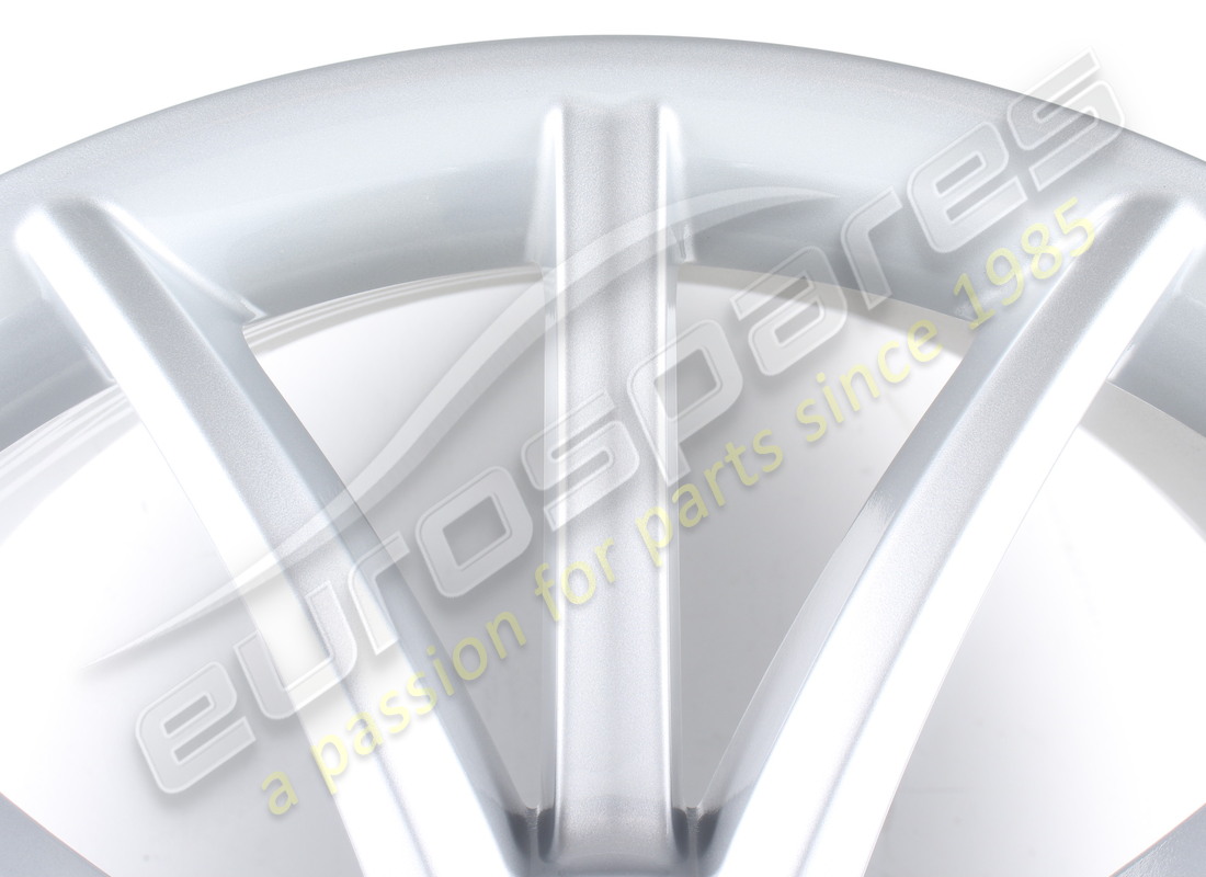 neues maserati hinterrad. teilenummer 82126806 (3)