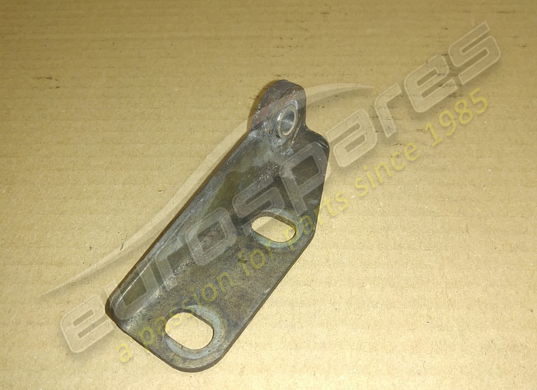 gebrauchte ferrari linke halterung. teilenummer 157344 (1)