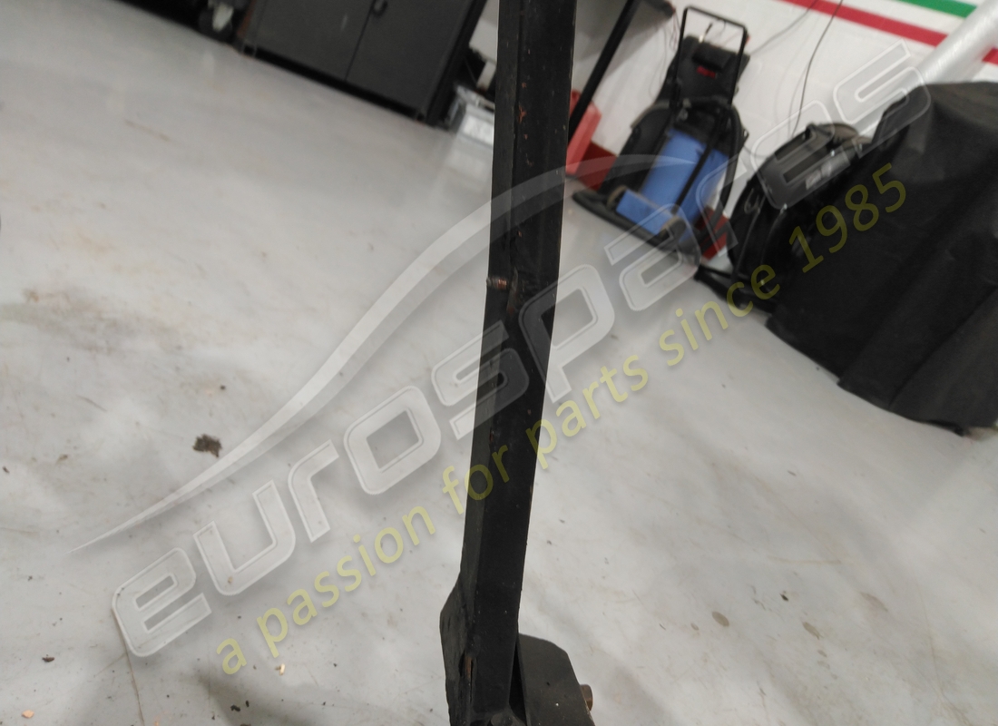 beschädigter ferrari motorrahmen. teilenummer 65098600 (3)