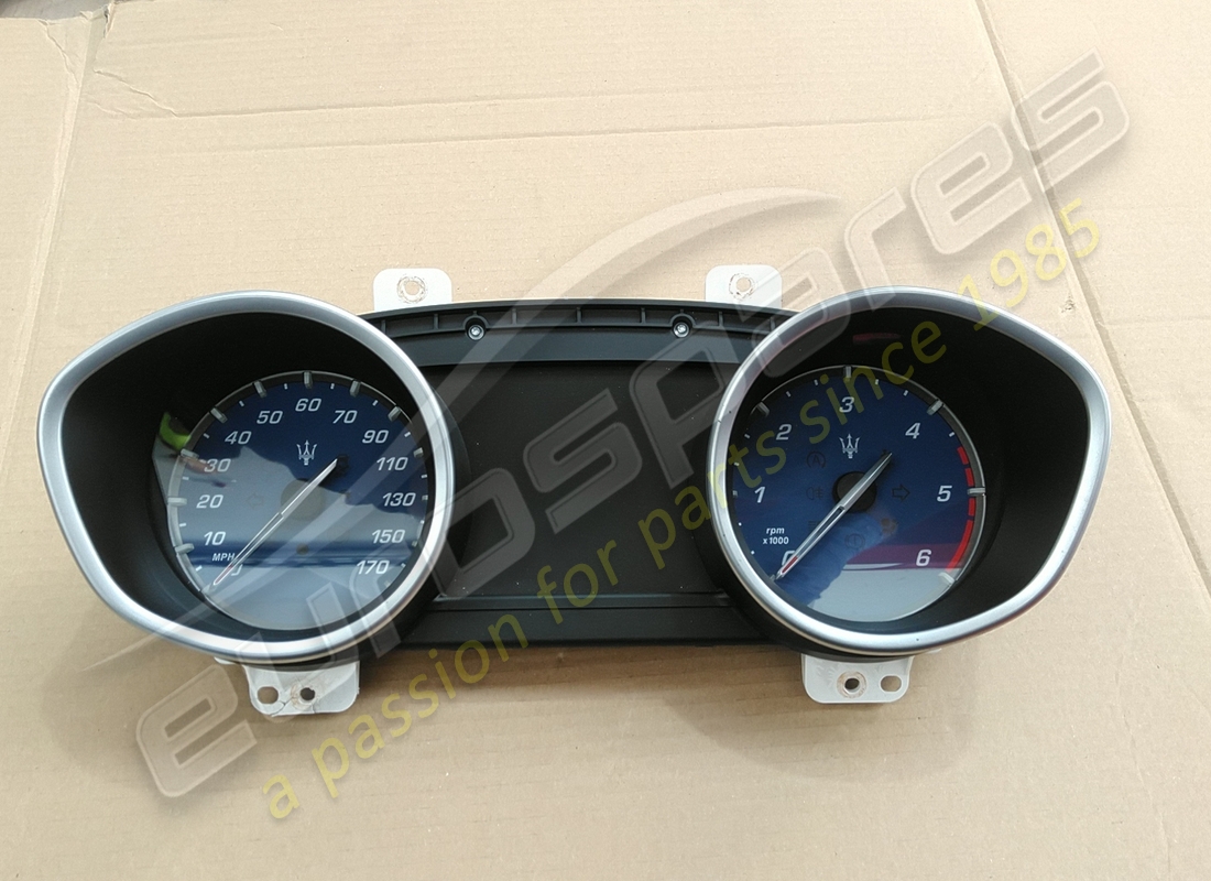 beschädigt maserati maserati teil 670100154. teilenummer 670100154 (1)
