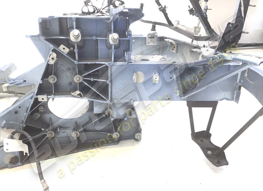beschädigter ferrari hinterer hilfsrahmen. teilenummer 985280290 (4)