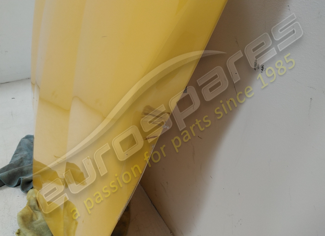 beschädigte lamborghini fronthaube. teilenummer 470823021e (2)