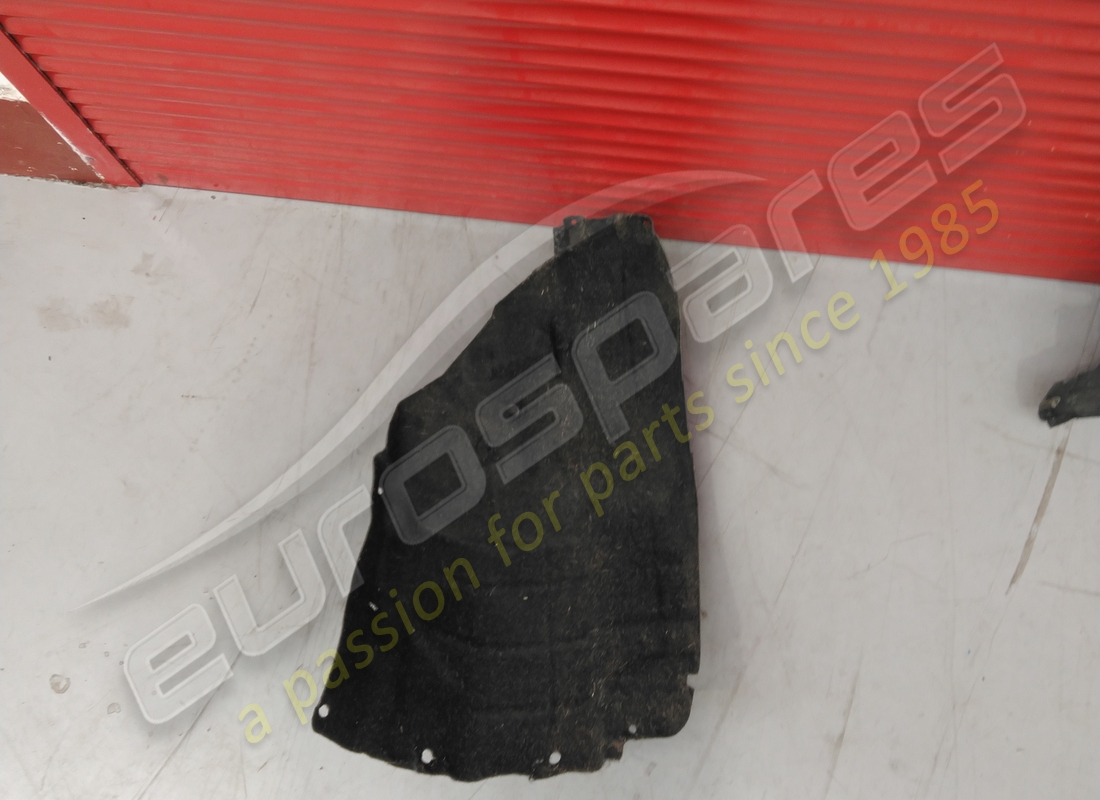 BESCHÄDIGT Maserati RADKASTENSCHUTZ VORNE LINKS . TEILENUMMER 670102659 (1)