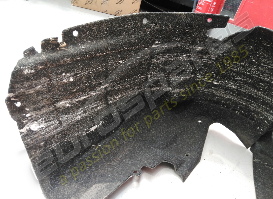 gebrauchter maserati rechter hinterer radhausschutz. teilenummer 670038155 (2)