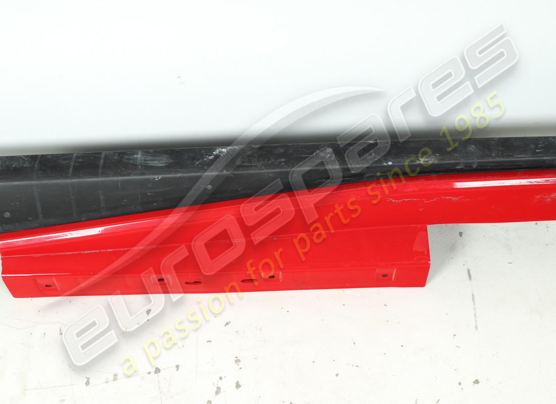 gebrauchte ferrari komplette linke schwellerverkleidung. teilenummer 88825710 (3)