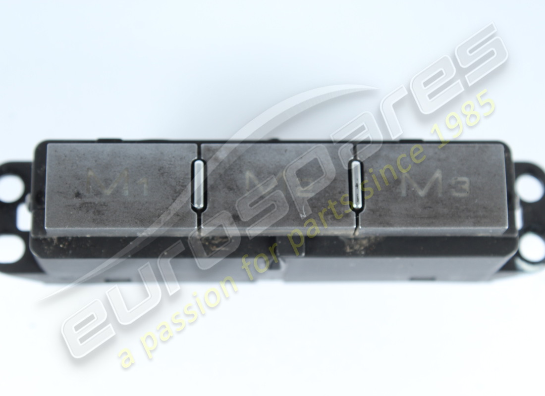 beschädigte ferrari speichertasten. teilenummer 332836 (4)