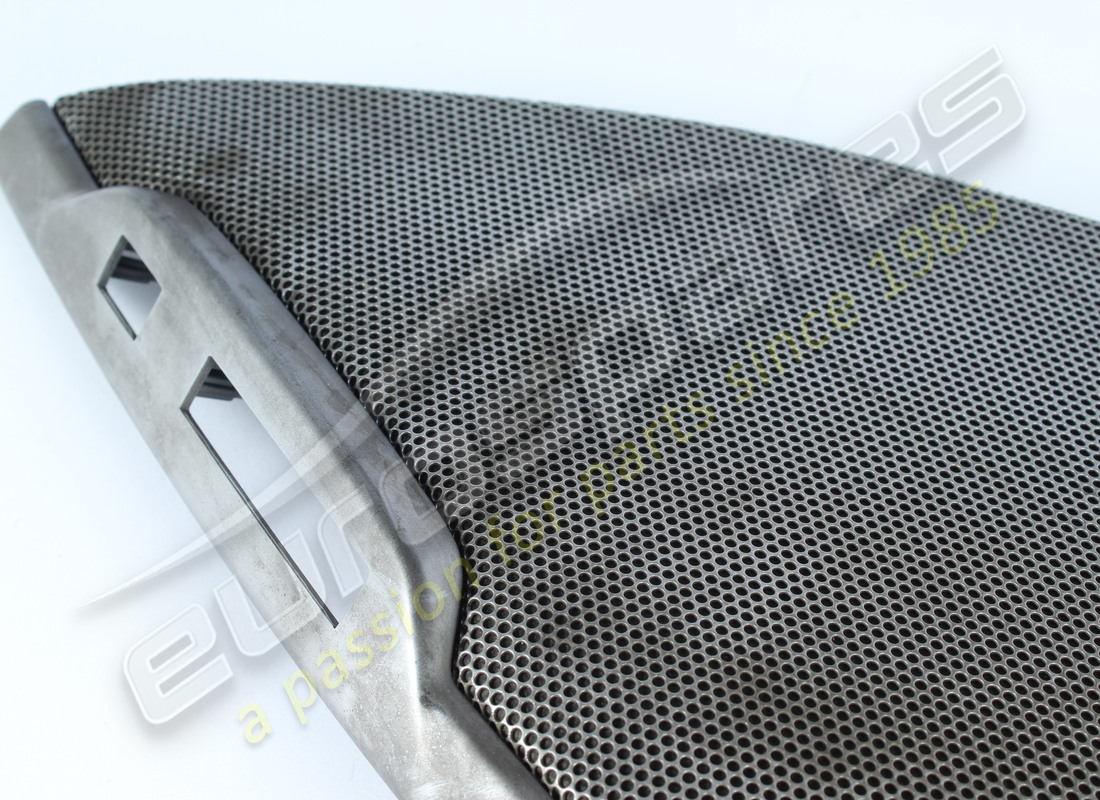beschädigt ferrari rh woofer-gitter. teilenummer 89357200 (4)