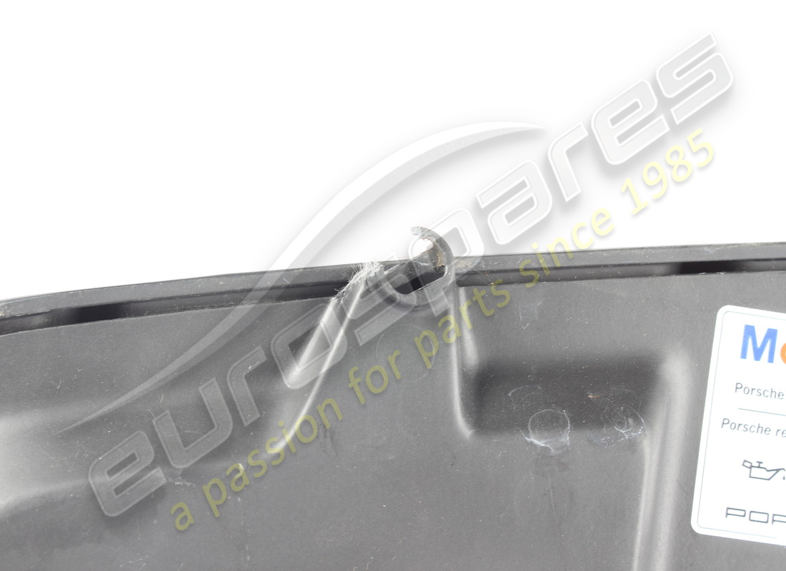 beschädigte porsche serviceklappe matt schwarz. teilenummer 9gt827224ok1 (3)